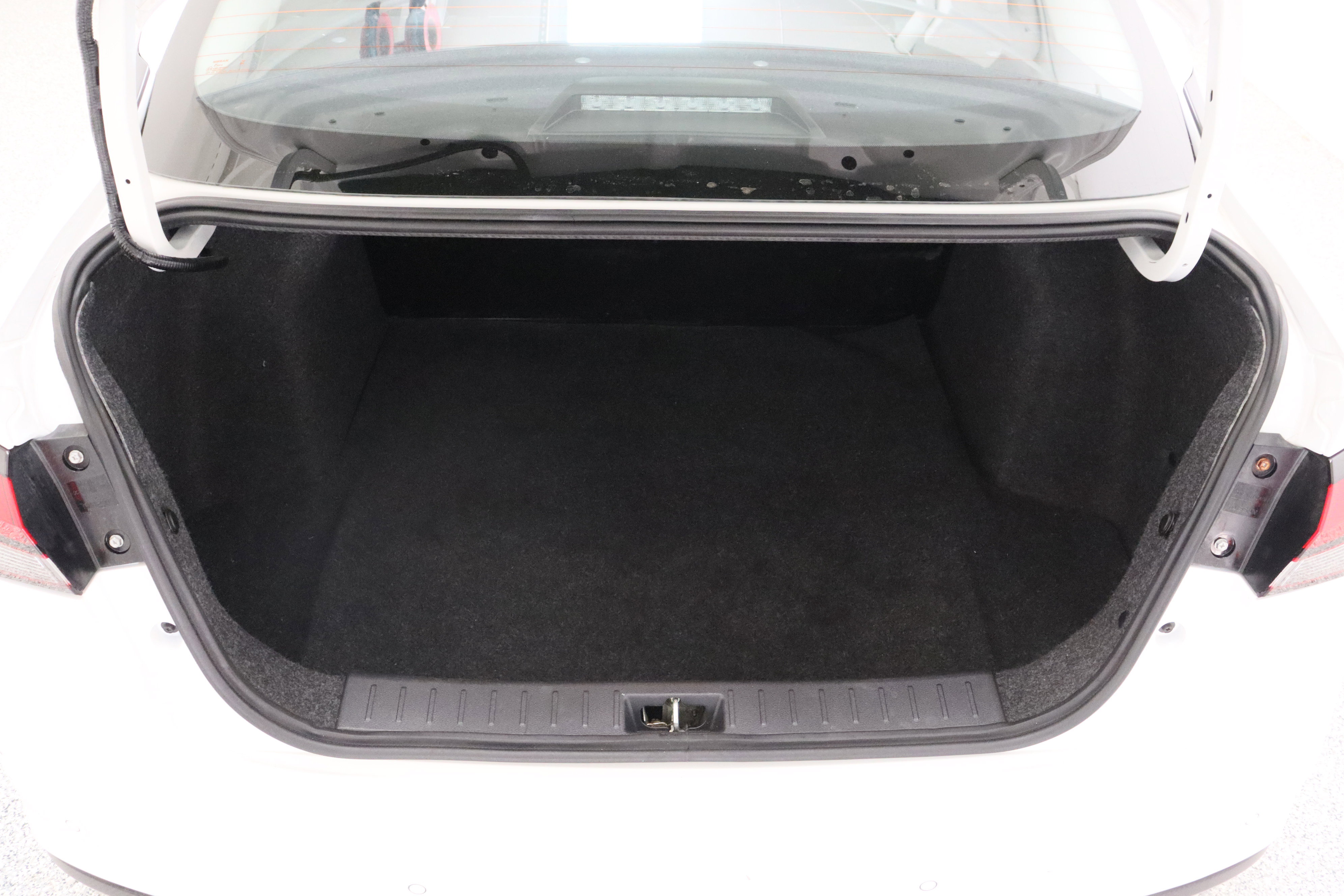 Used 2025 Nissan Versa S w/ Trunk Package FWD image 28