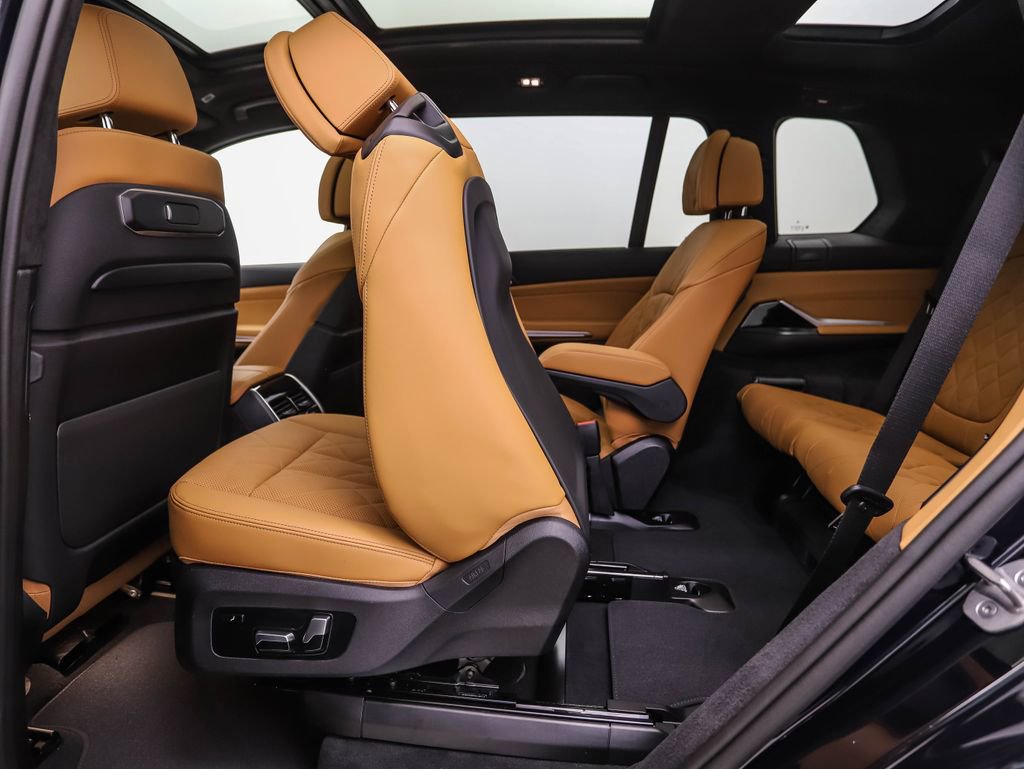 Used 2025 BMW X7 xDrive40i w/ Executive Package image 24