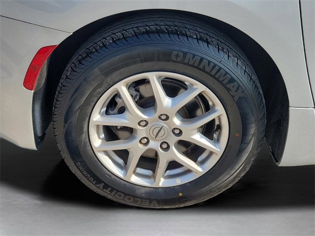 Used 2024 Chrysler Pacifica Touring-L image 5