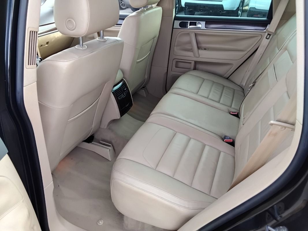 Used 2008 Volkswagen Touareg VR6 image 20