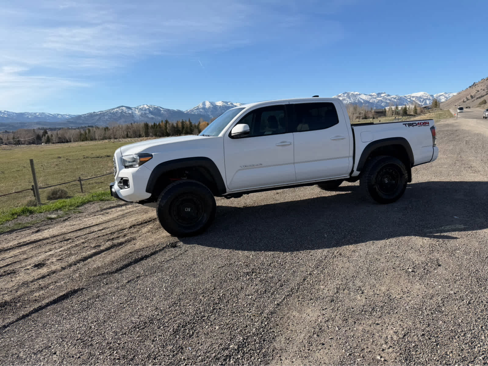 Used 2023 Toyota Tacoma TRD Off-Road w/ TRD Premium Off Road Package image 18