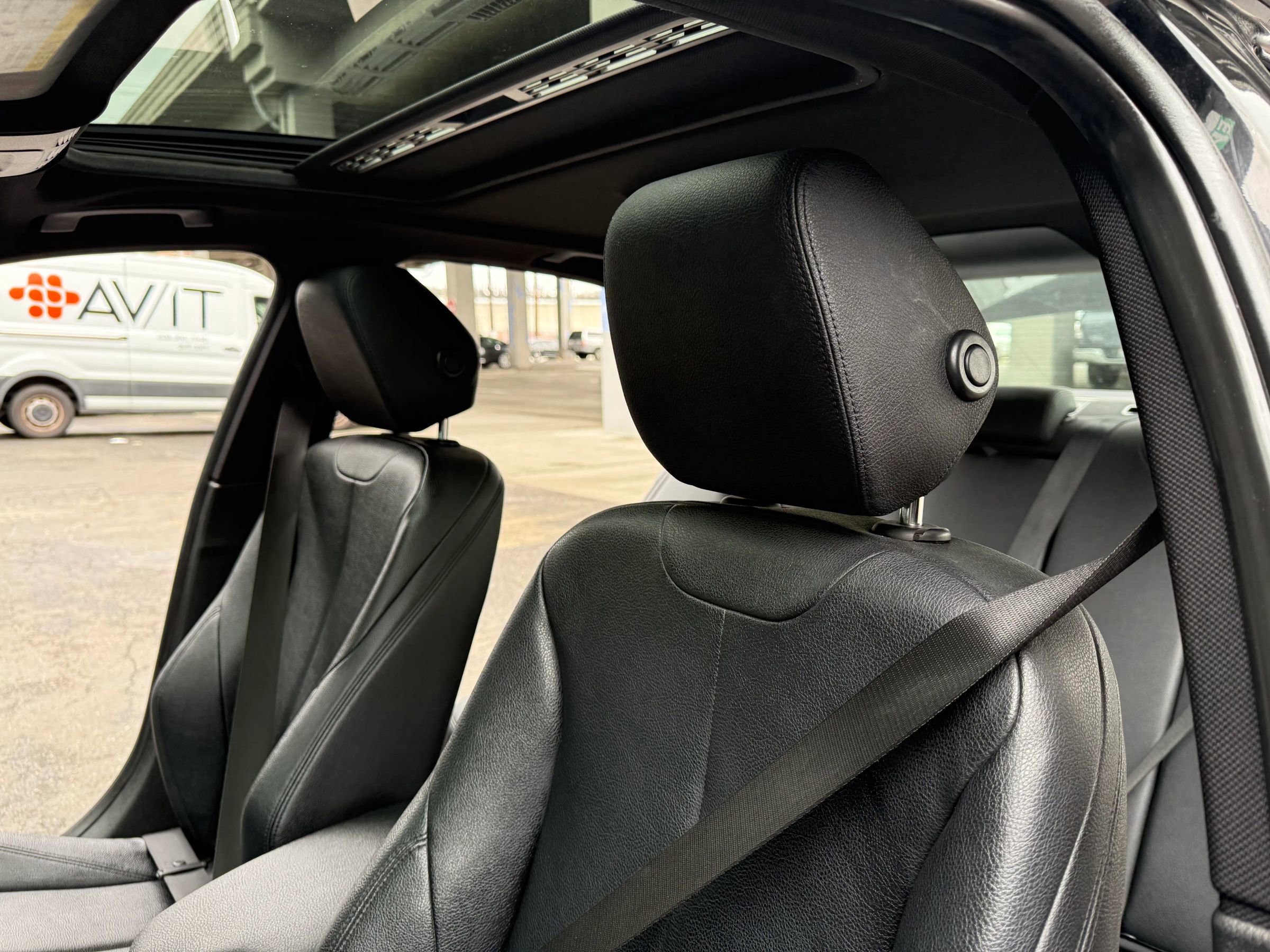 Used 2015 BMW 320i Sedan RWD image 11