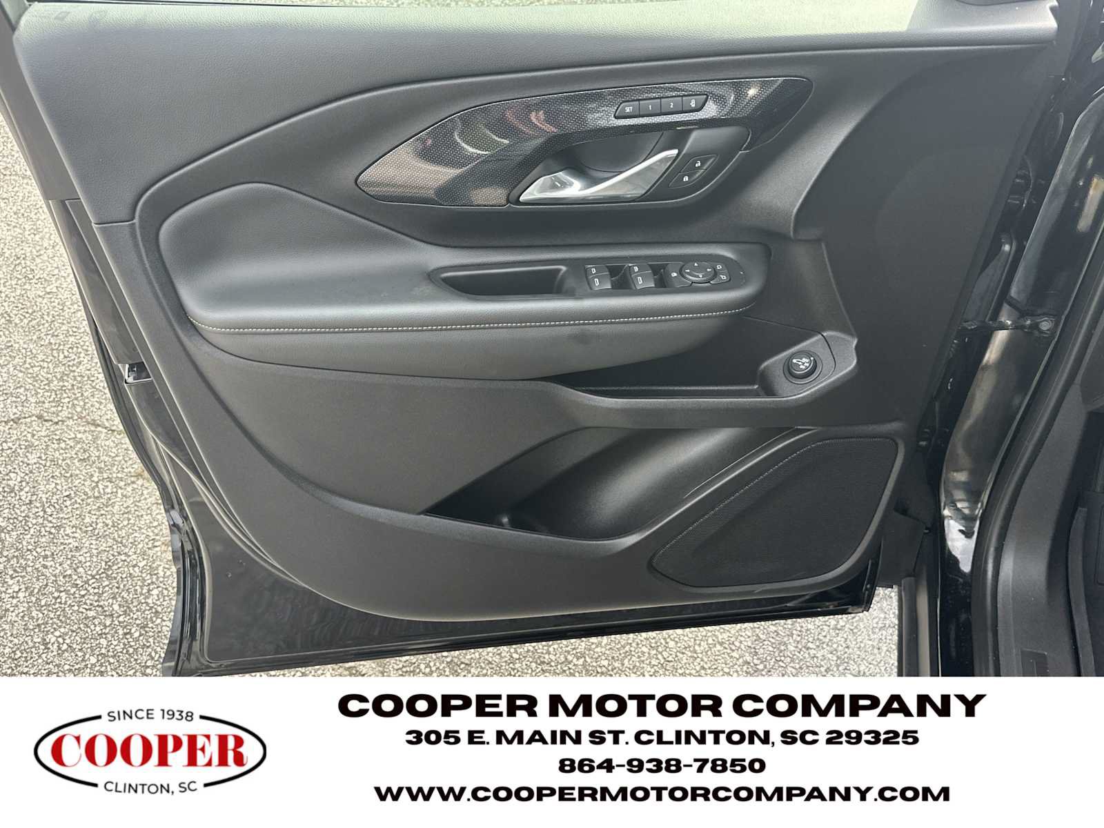 Used 2024 GMC Terrain AT4 w/ Tech Package AWD/4WD image 9