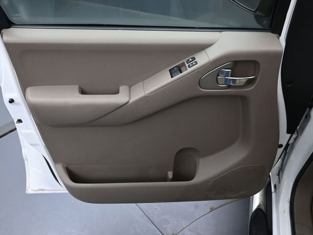 Used 2012 Nissan Frontier SV image 17