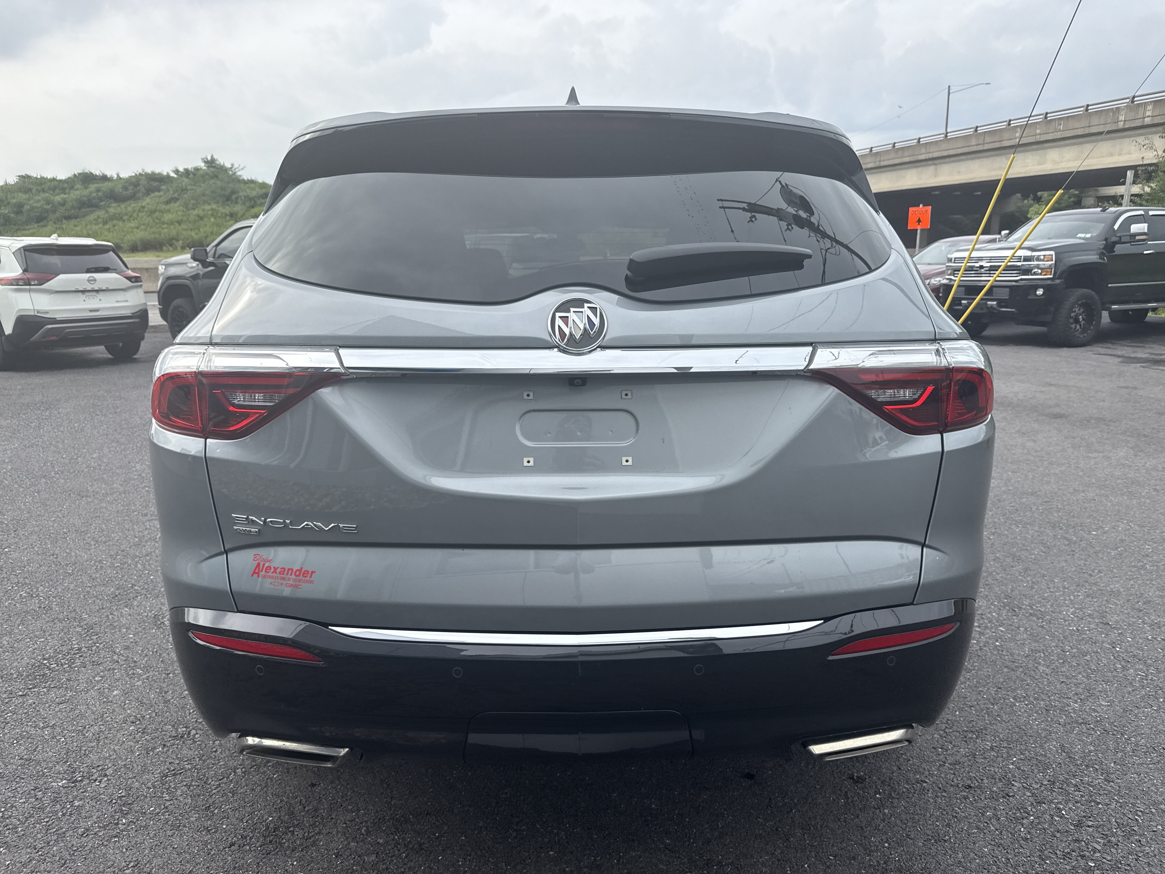 Used 2024 Buick Enclave Essence w/ Experience Buick Package AWD/4WD image 4