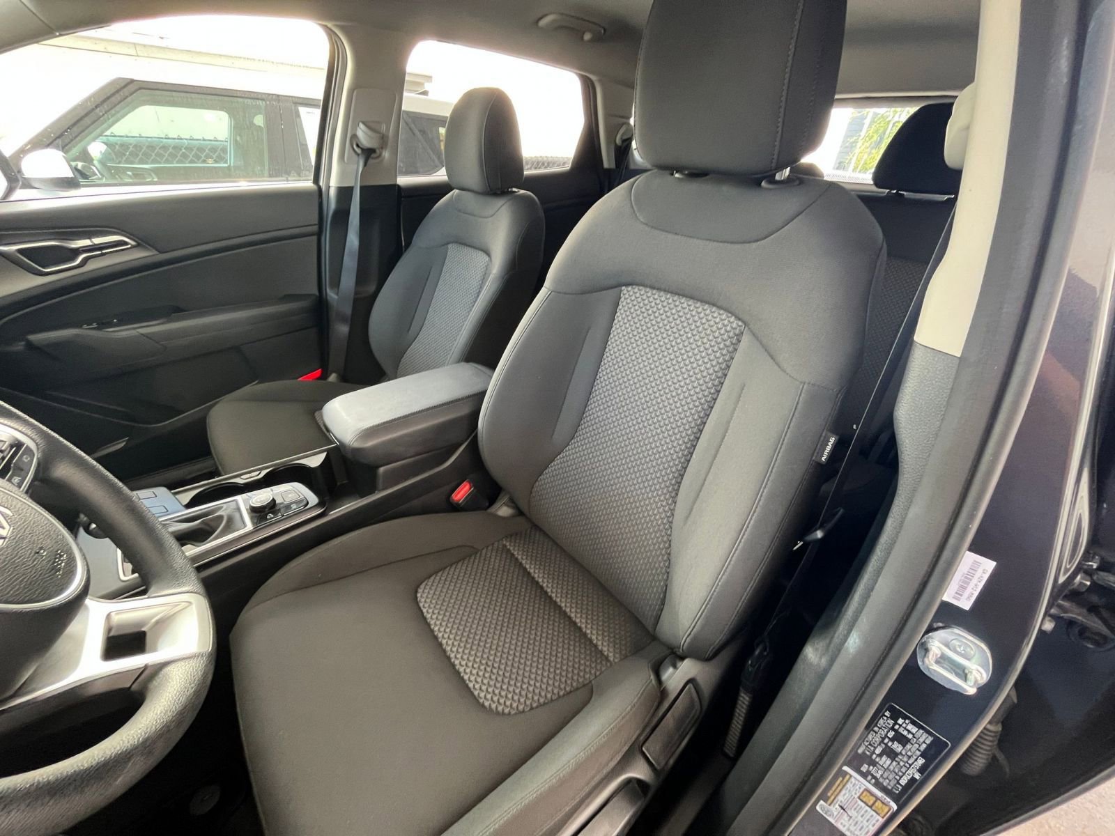 Used 2025 Kia Sportage LX image 35