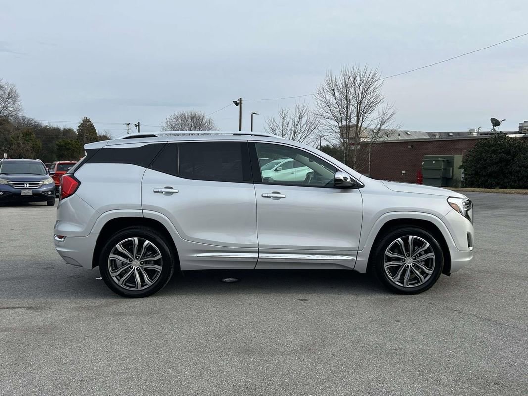 Used 2019 GMC Terrain Denali w/ Driver Alert Package II image 2
