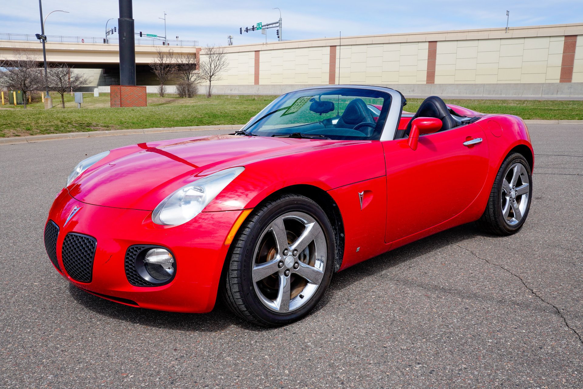 Used 2007 Pontiac Solstice GXP w/ Premium Package image 2