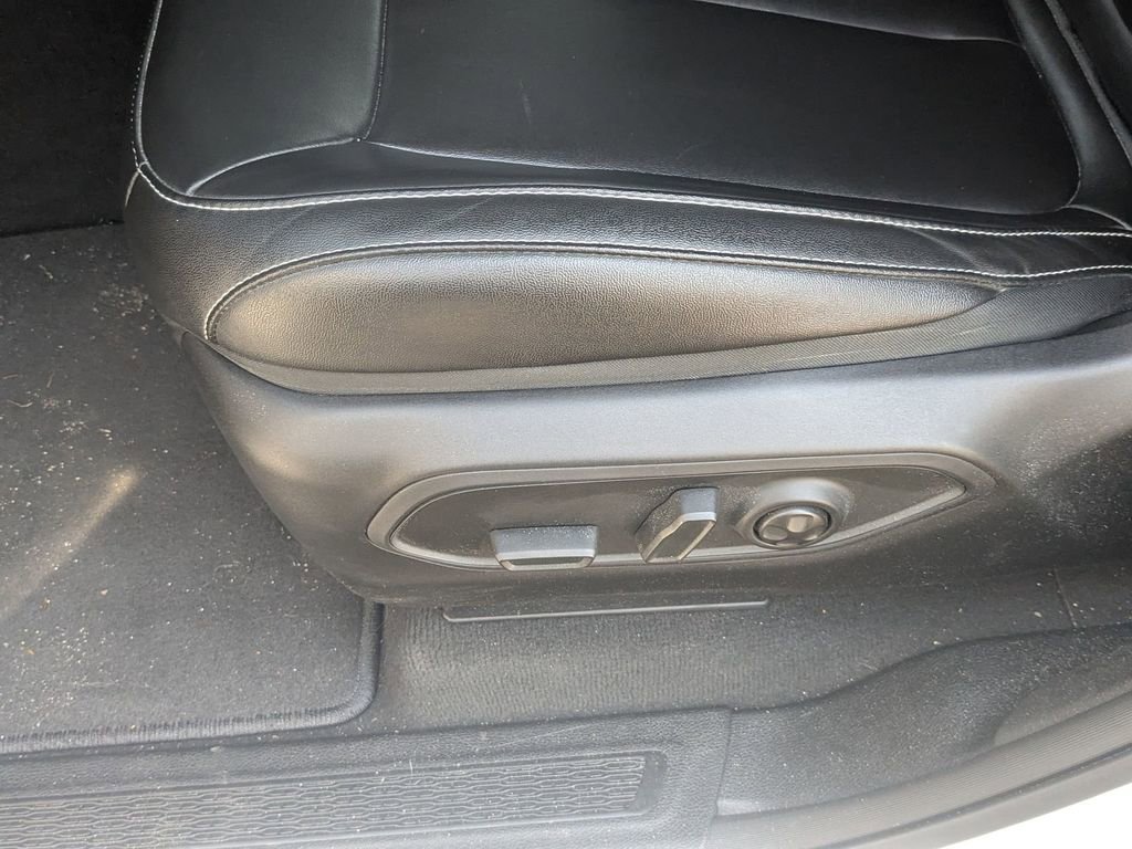 Used 2023 Jeep Grand Cherokee Limited w/ Black Appearance Package image 17