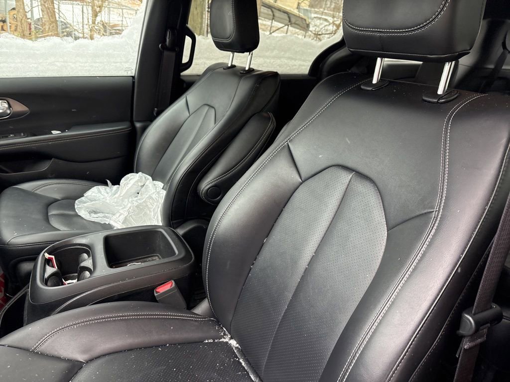Used 2025 Chrysler Pacifica Select image 10