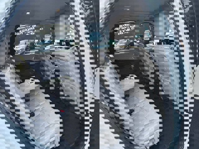 Used 2017 Land Rover Discovery SE image 30