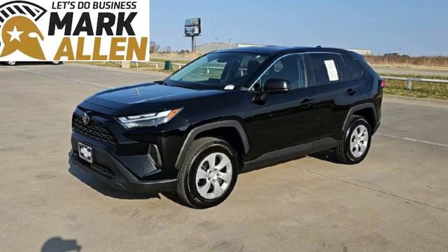 Used 2025 Toyota RAV4 LE AWD/4WD image 4