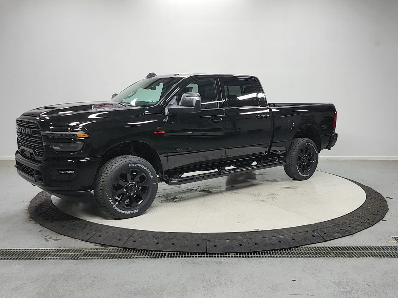 New 2026 RAM 2500 Laramie AWD/4WD image 4