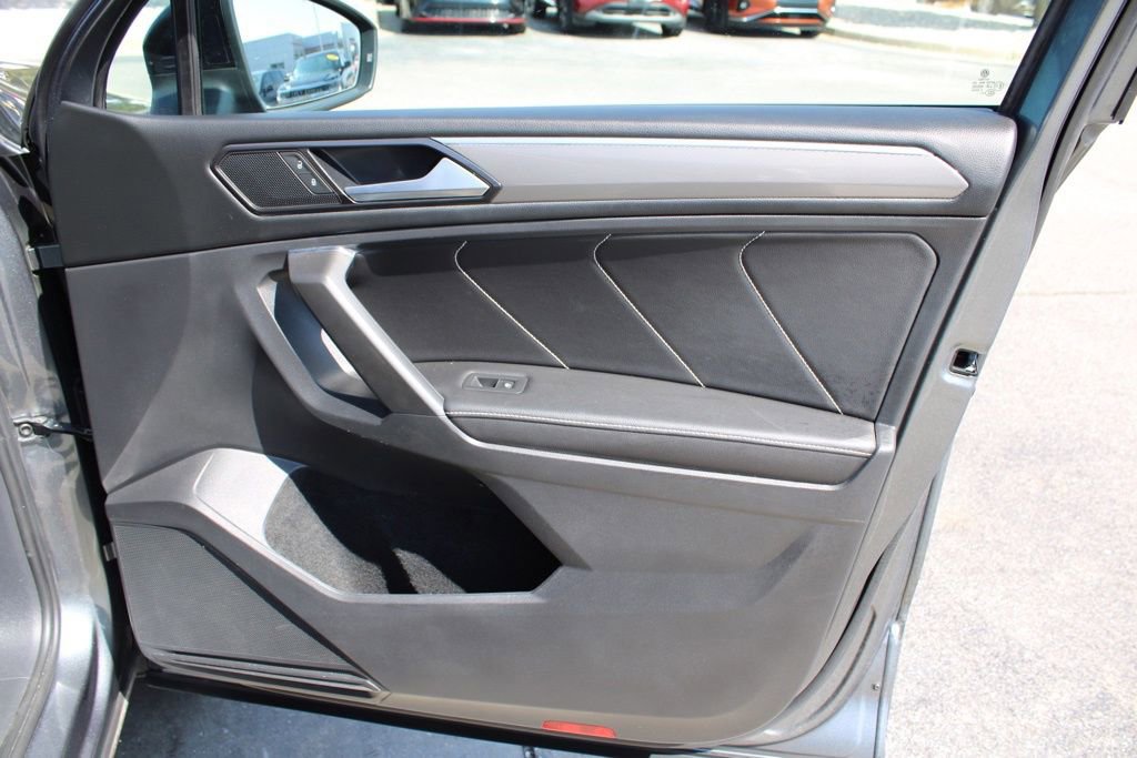 Used 2022 Volkswagen Tiguan SE R-Line image 23