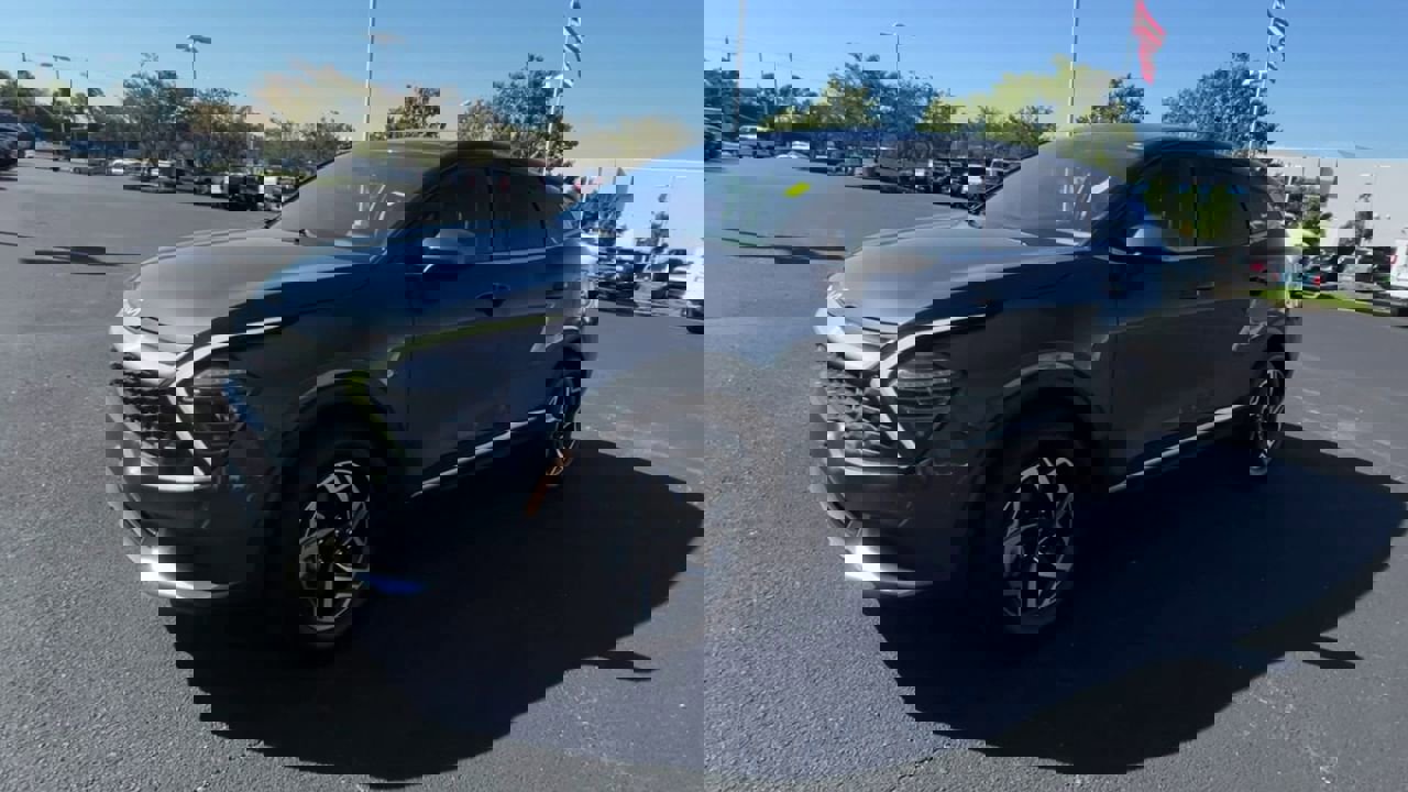 Used 2024 Kia Sportage LX image 4