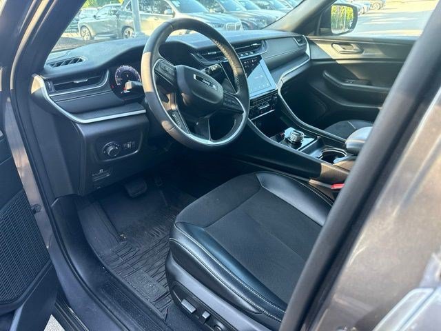 Used 2024 Jeep Grand Cherokee Altitude AWD/4WD image 16