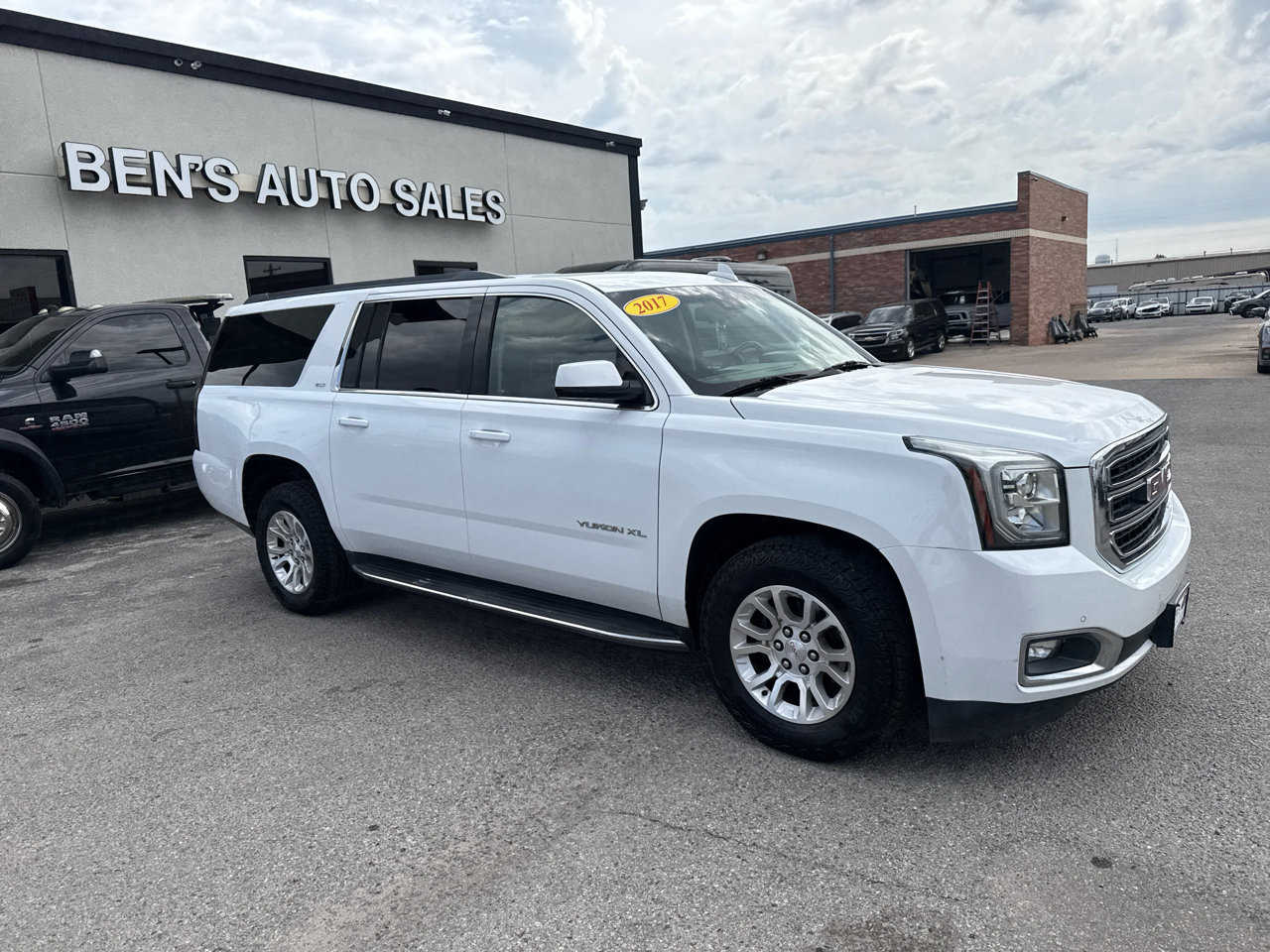 Used 2017 GMC Yukon XL SLT image 4