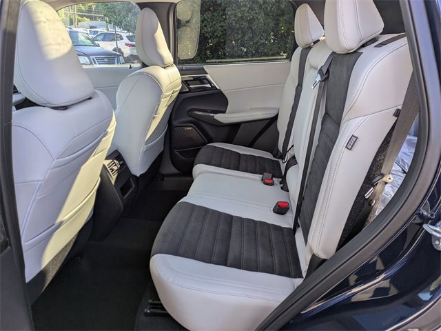 New 2025 Mitsubishi Outlander SE image 28