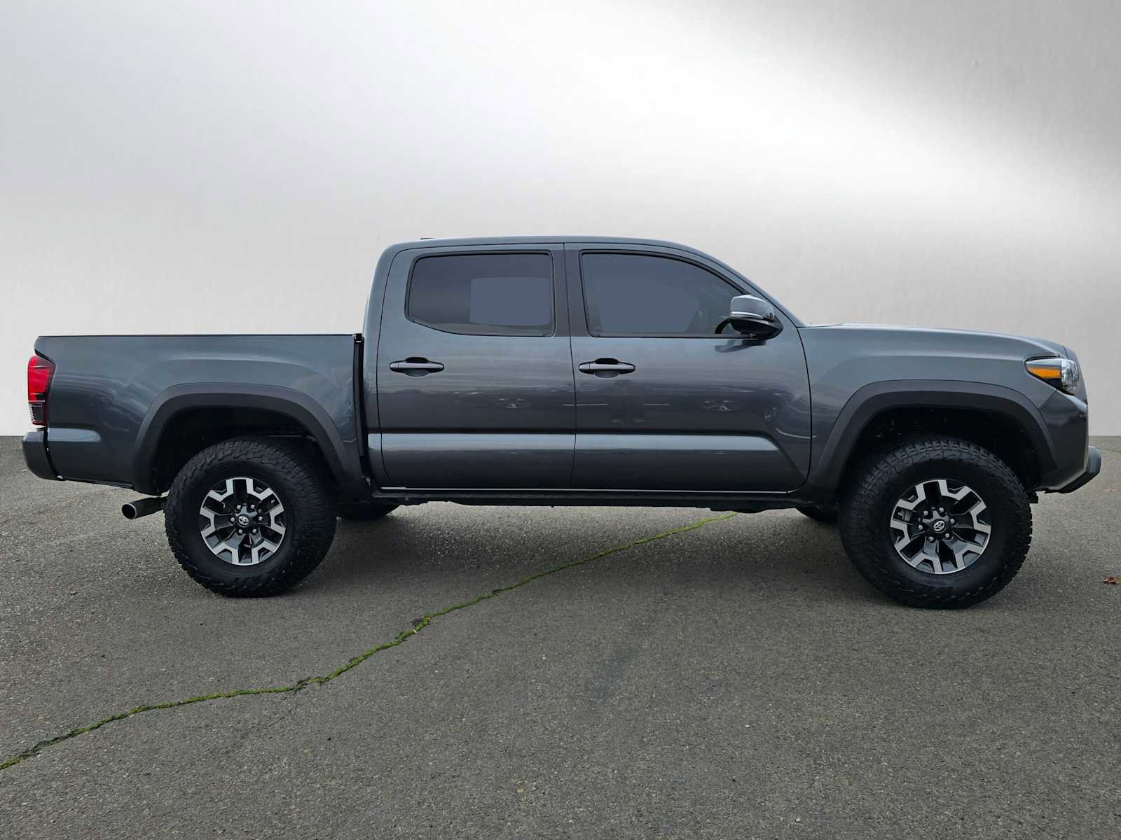 Used 2022 Toyota Tacoma TRD Off-Road image 2