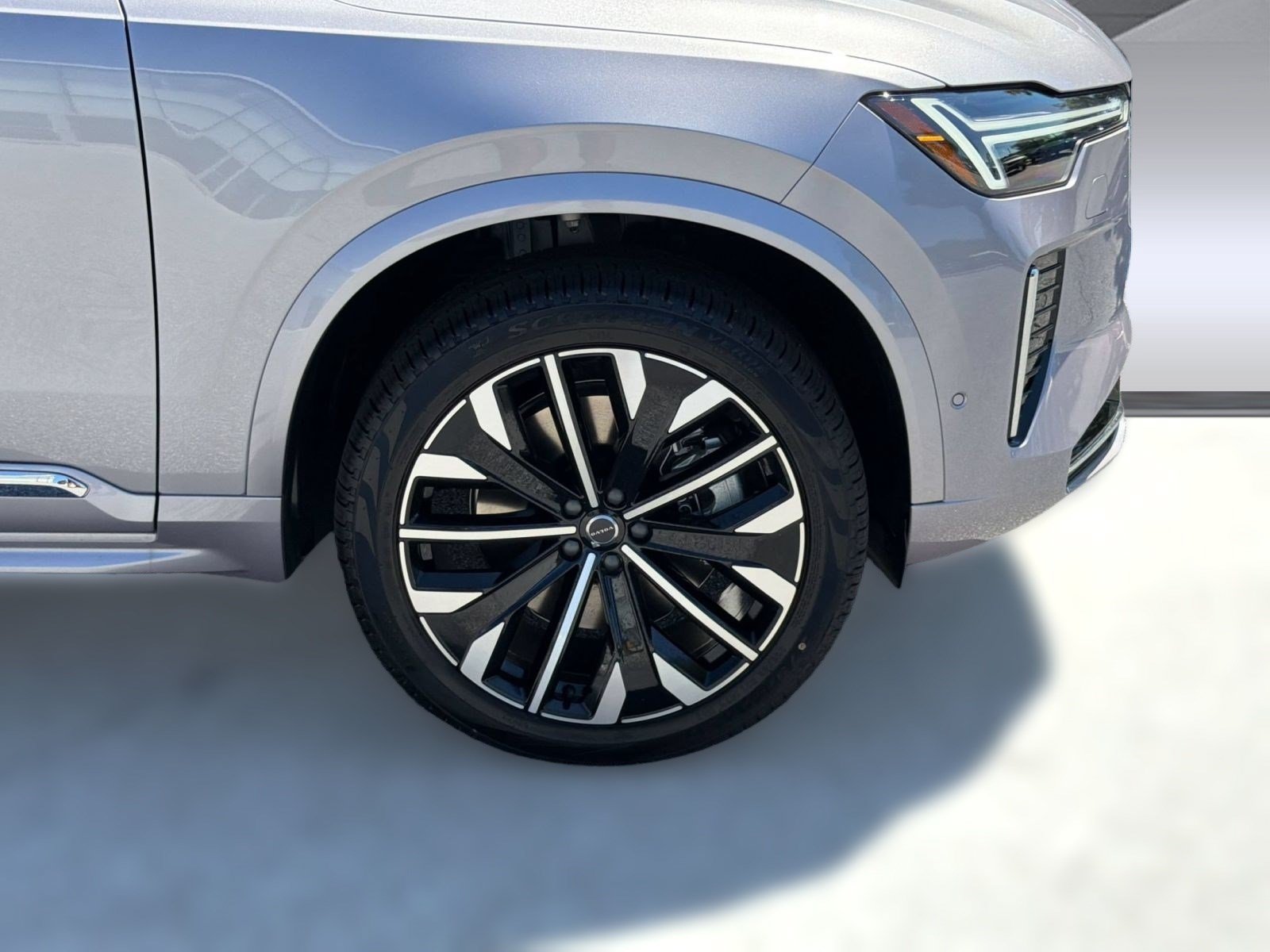New 2026 Volvo XC90 T8 Plus w/ Protection Package Premier AWD/4WD image 13