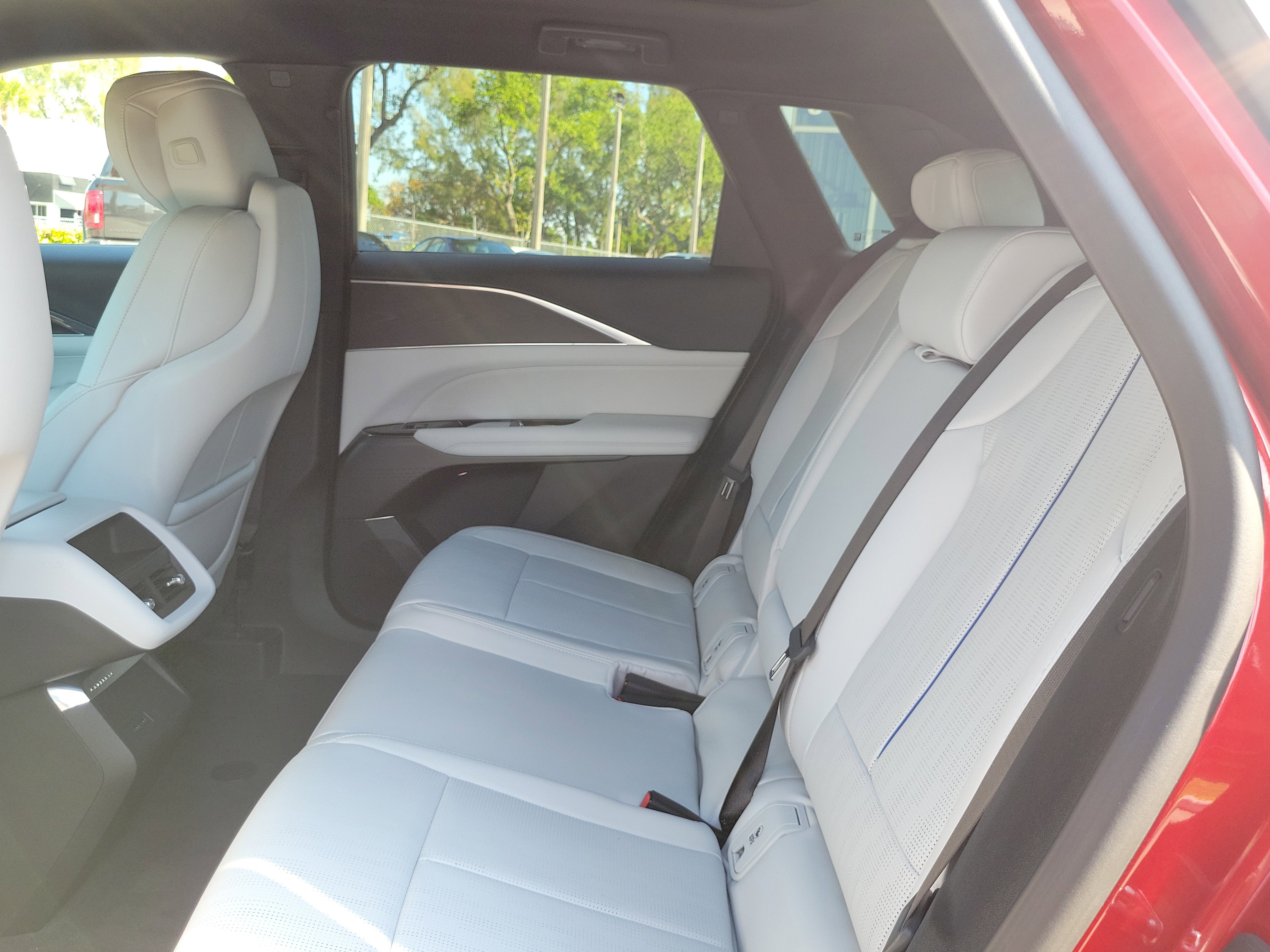 Used 2024 Cadillac Lyriq Luxury RWD image 14