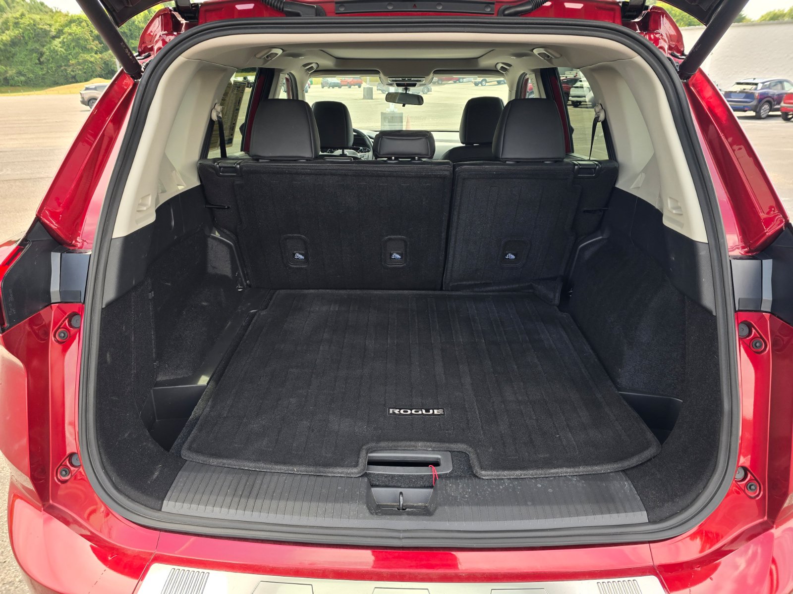 Used 2025 Nissan Rogue SV w/ SV Premium Package FWD image 25