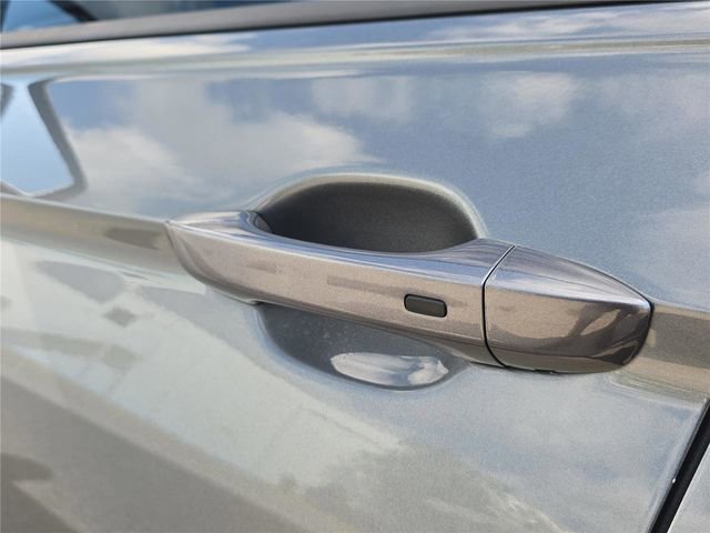 Used 2023 Volkswagen Tiguan SE R-Line FWD image 10