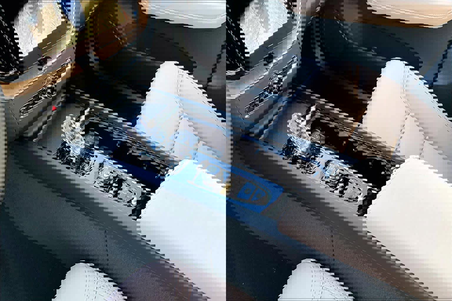 New 2026 Volvo XC60 B5 Plus w/ Protection Package Premier AWD/4WD image 10