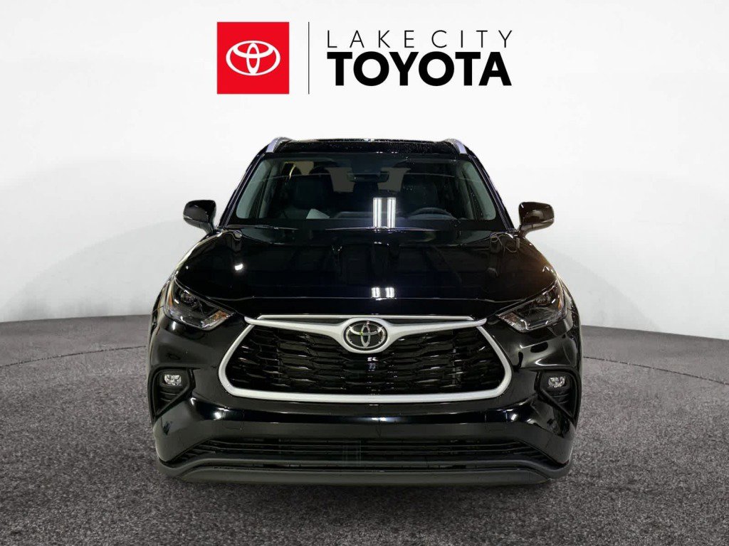New 2026 Toyota Highlander XLE image 8