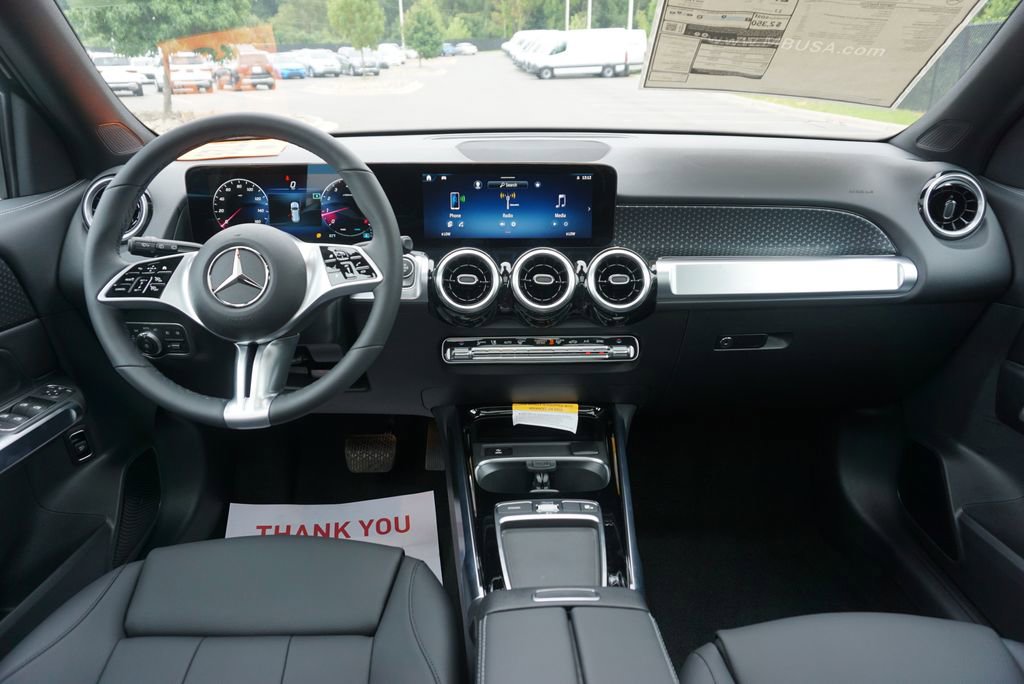 New 2025 Mercedes-Benz GLB 250 4MATIC image 17