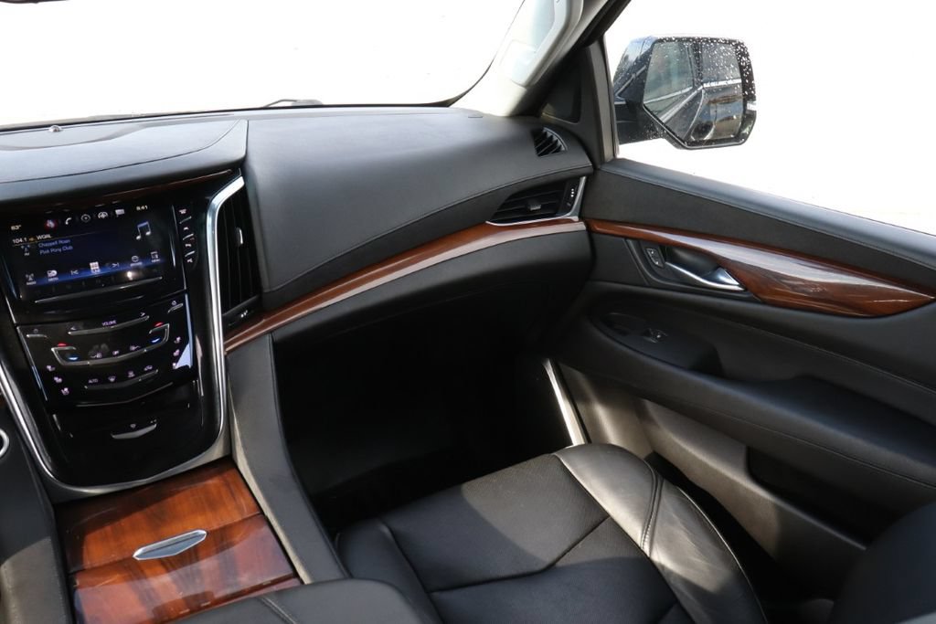 Used 2017 Cadillac Escalade Luxury AWD/4WD image 13