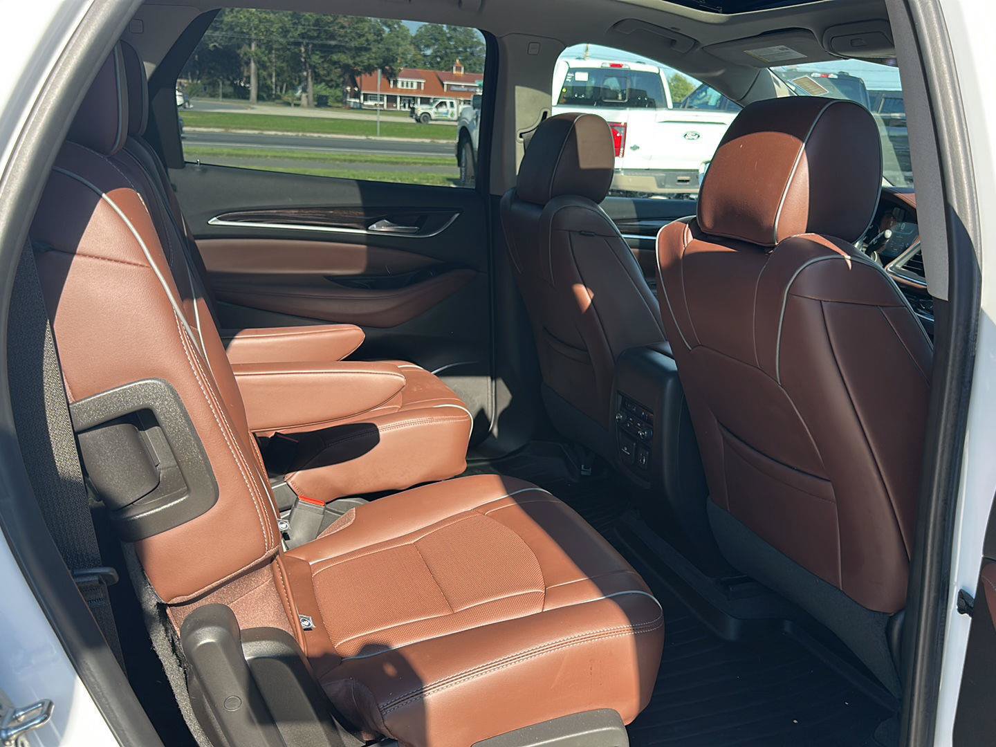 Used 2019 Buick Enclave Avenir w/ Avenir Technology Package AWD/4WD image 11