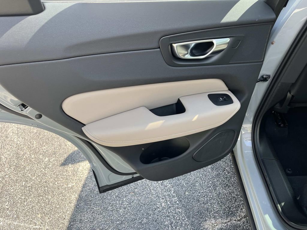 New 2026 Volvo XC60 B5 Plus w/ Protection Package Premier image 18