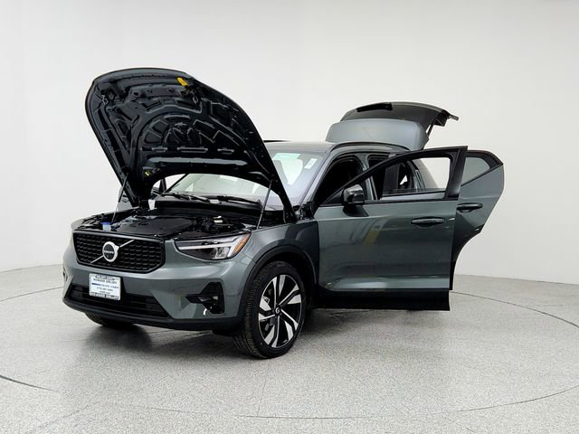 New 2026 Volvo XC40 B4 Plus w/ Climate Package image 9