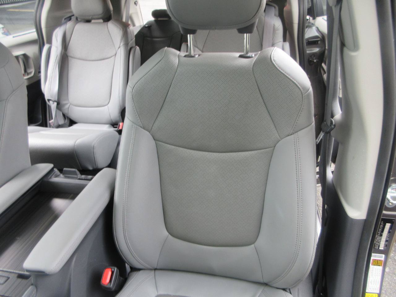 Used 2024 Toyota Sienna Limited AWD image 11
