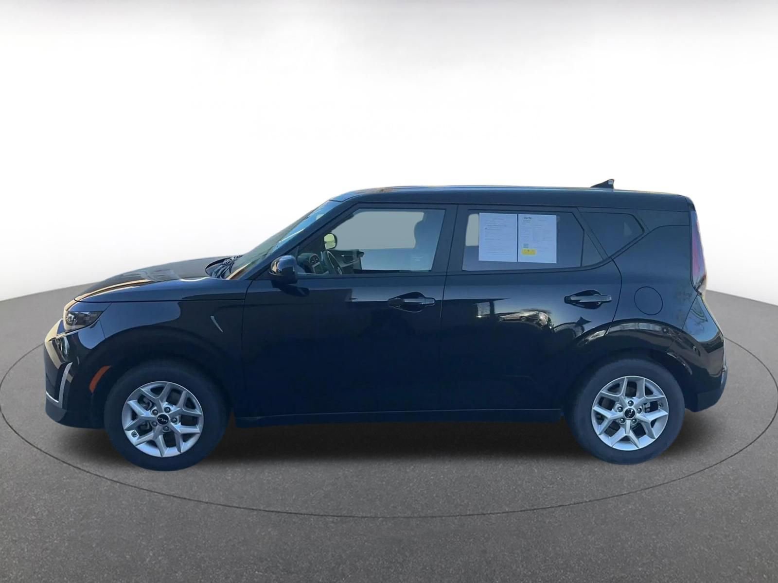 Used 2025 Kia Soul LX w/ LX Technology Package image 9