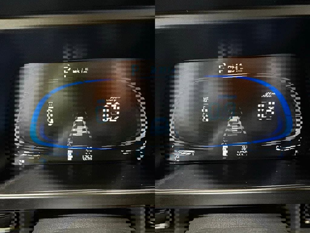 Used 2025 Hyundai Elantra Sport image 23