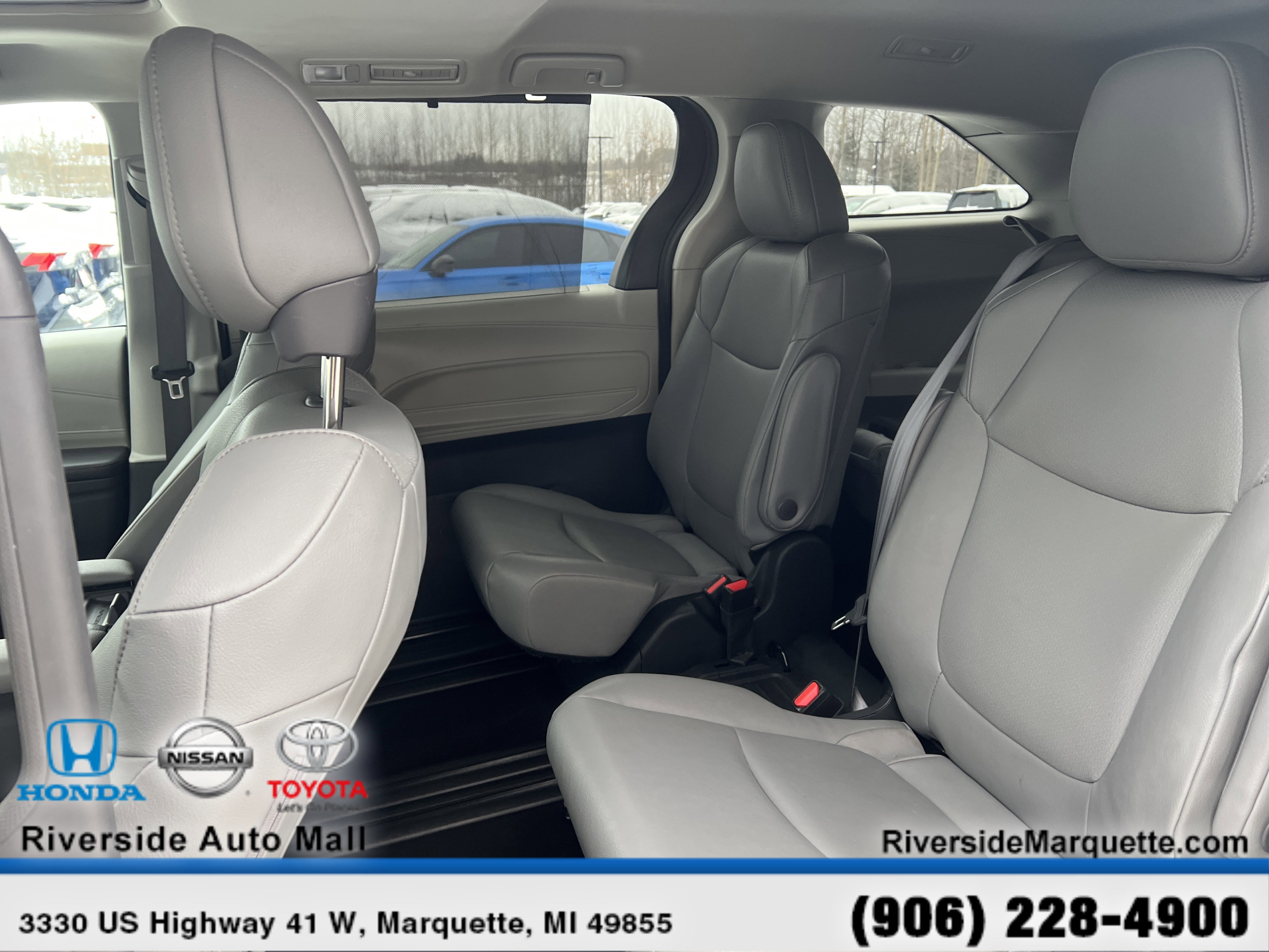 Used 2024 Toyota Sienna XLE FWD image 26