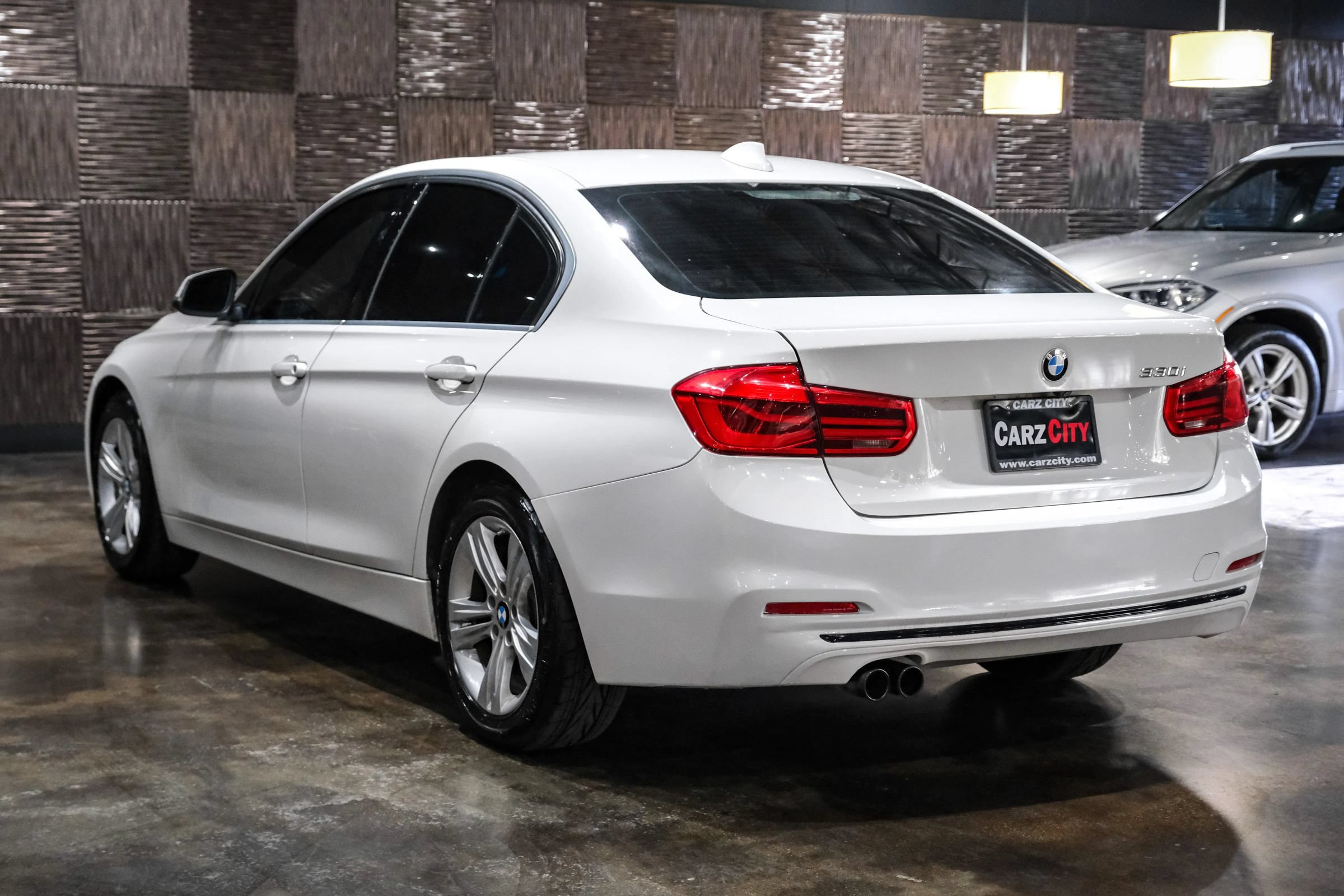 Used 2018 BMW 330i Sedan RWD image 11