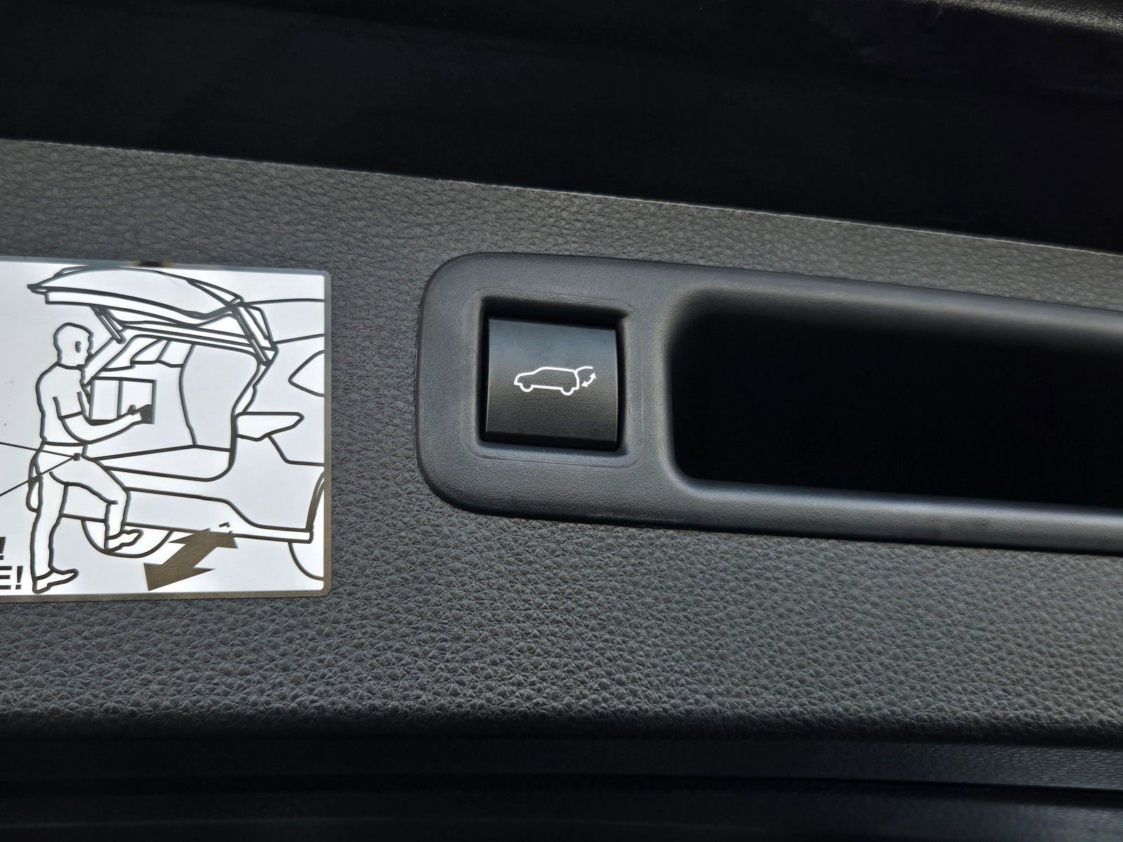 Certified 2022 Toyota Highlander Platinum image 28