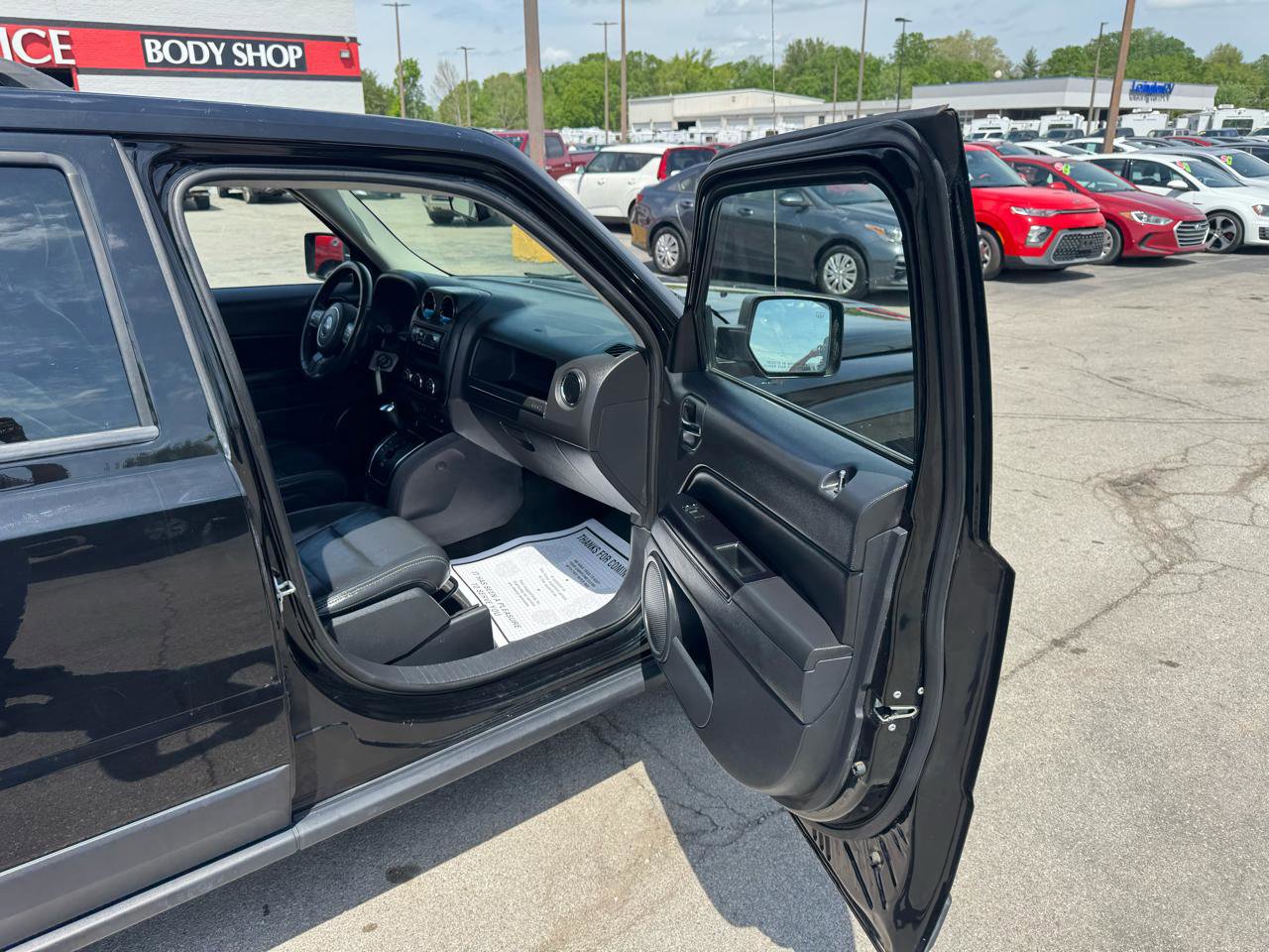 Used 2015 Jeep Patriot High Altitude AWD/4WD image 9