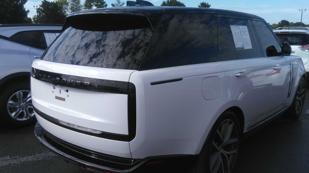 Used 2024 Land Rover Range Rover Autobiography image 4