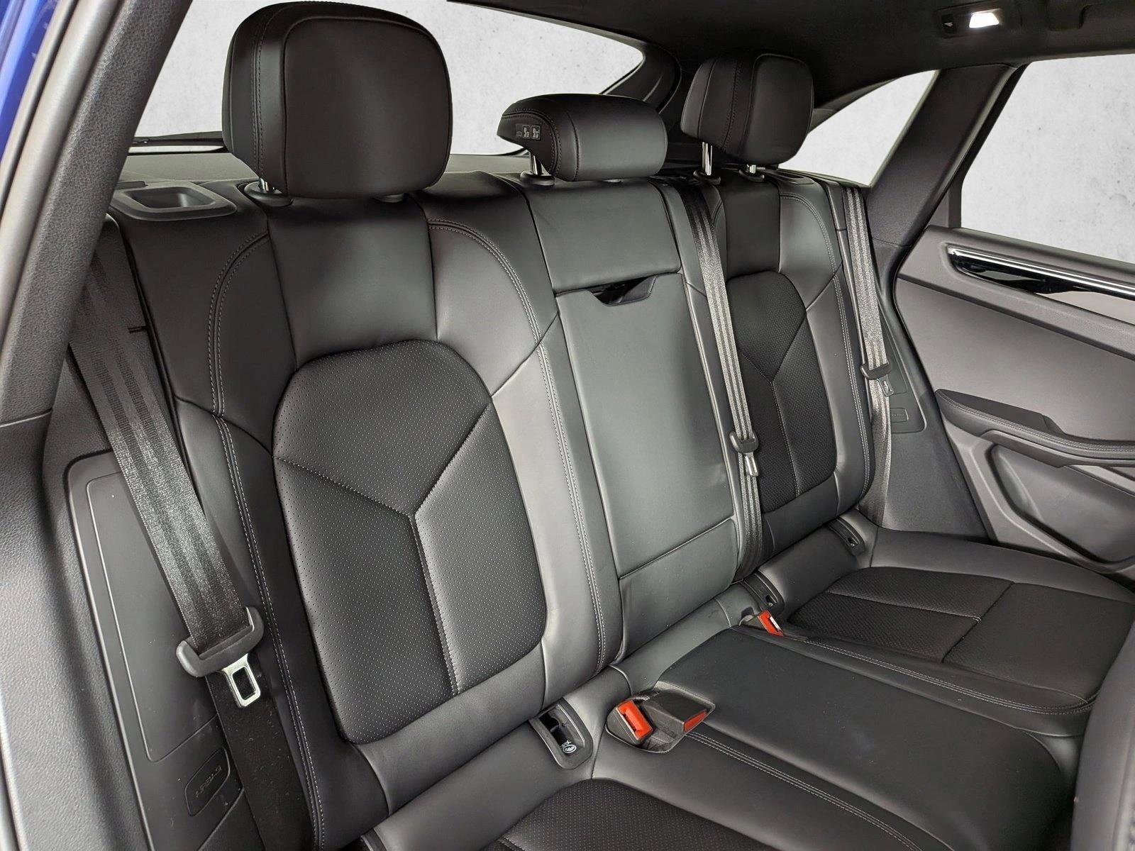 Certified 2025 Porsche Macan AWD/4WD image 22