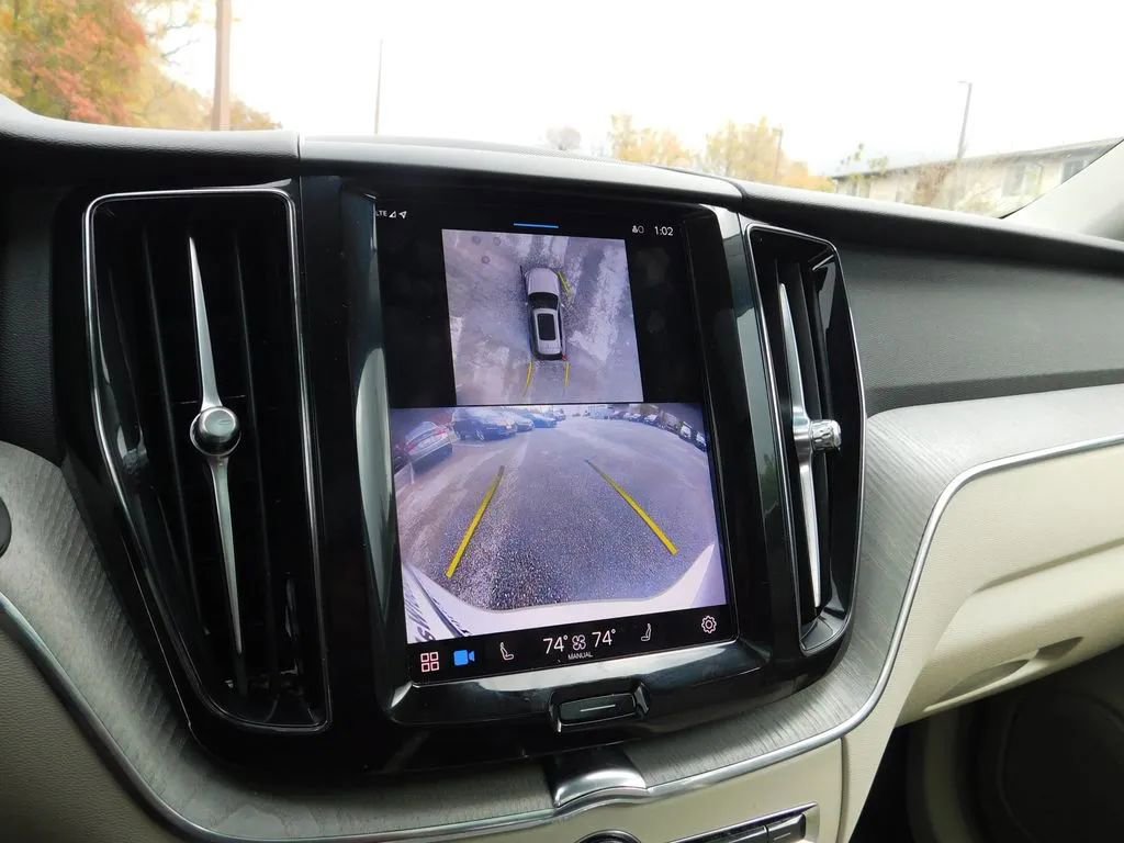 Used 2024 Volvo XC60 B5 Plus image 18