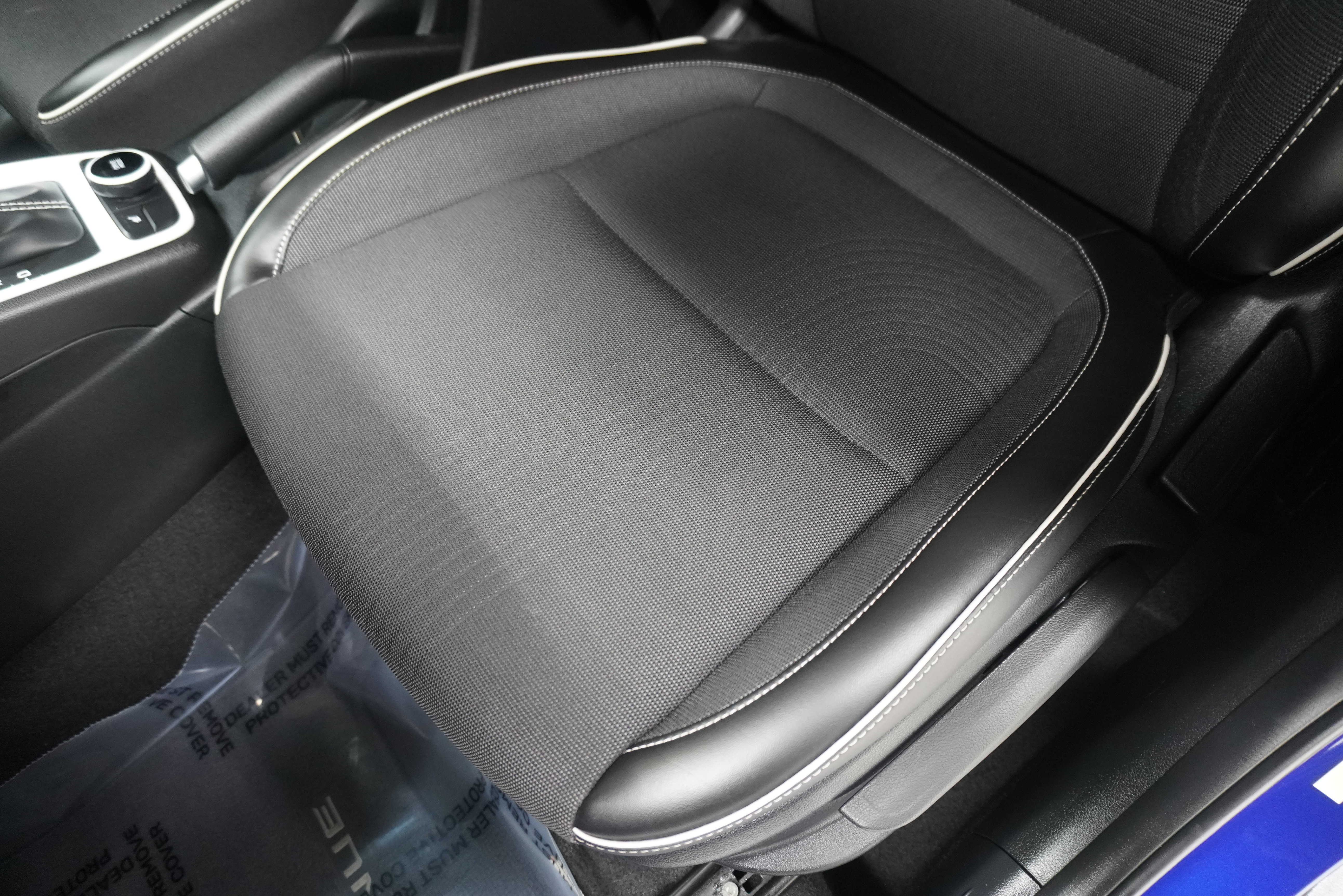Used 2022 Hyundai Venue Limited FWD image 12