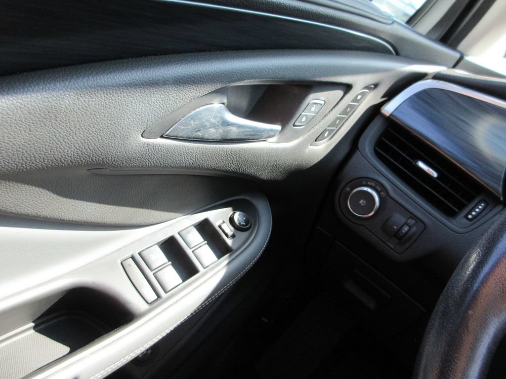 Certified 2020 Buick Envision Essence FWD image 24