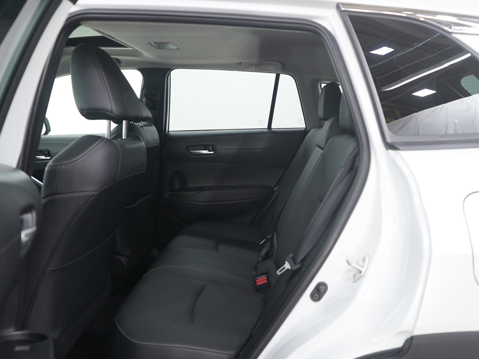 Used 2022 Toyota Corolla Cross XLE image 18