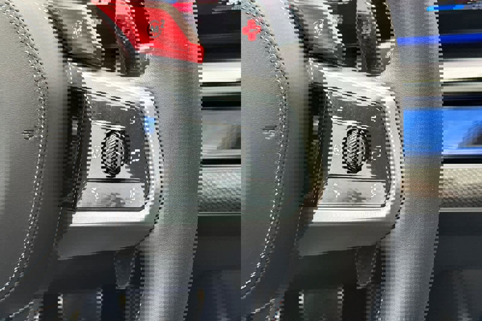 Used 2025 BMW M5 w/ Executive Package image 28