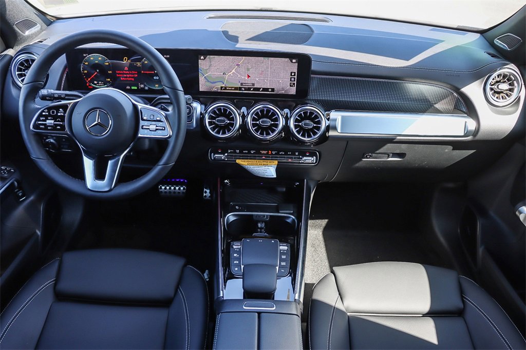 Used 2023 Mercedes-Benz EQB 300 4MATIC image 11