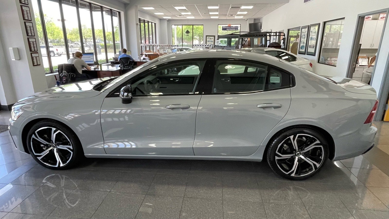 Used 2024 Volvo S60 B5 Plus w/ Climate Package AWD/4WD image 2